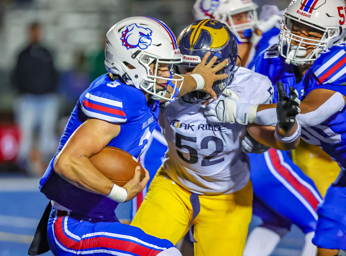 Ryder Lyons (3) with a stiff arm to Markus Hoffman (52). Photo: Ralph Thompson