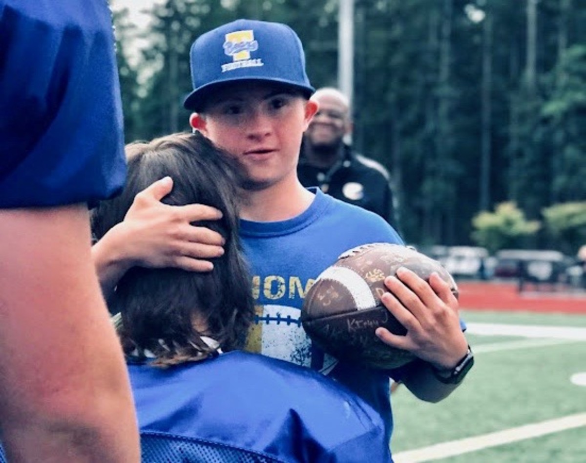 Tahoma equipment manager Wyatt Bureau, who has Down syndrome, scores staged touchdown against Federal Way.