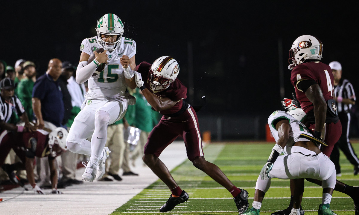 Buford quarterback Dylan Raiola (15) is pushed out of bounds by a Mill Creek defender. 11/13/2023