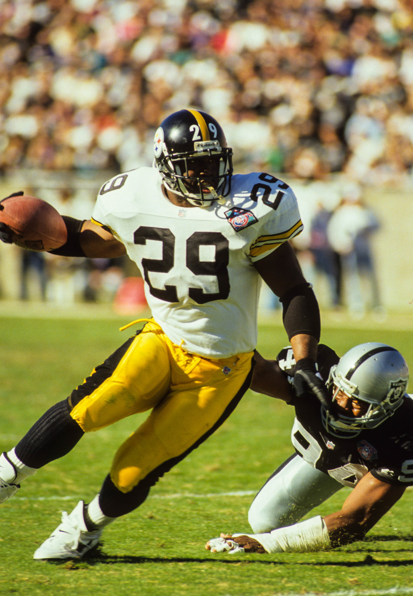 Pittsburgh Steelers running back Barry Foster (29) in action against Los Angeles Raiders defensive end Anthony Smith (94) at Los Angeles Memorial Coliseum. 