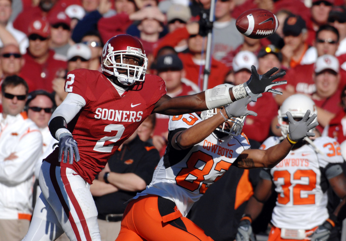 Oklahoma Sooners cornerback Brian Jackson (2) breaks up a pass intended for Oklahoma State Cowboys wide receiver Dameron Fooks (83) in the second half at Oklahoma Memorial Stadium. Oklahoma won the game 27-0. 