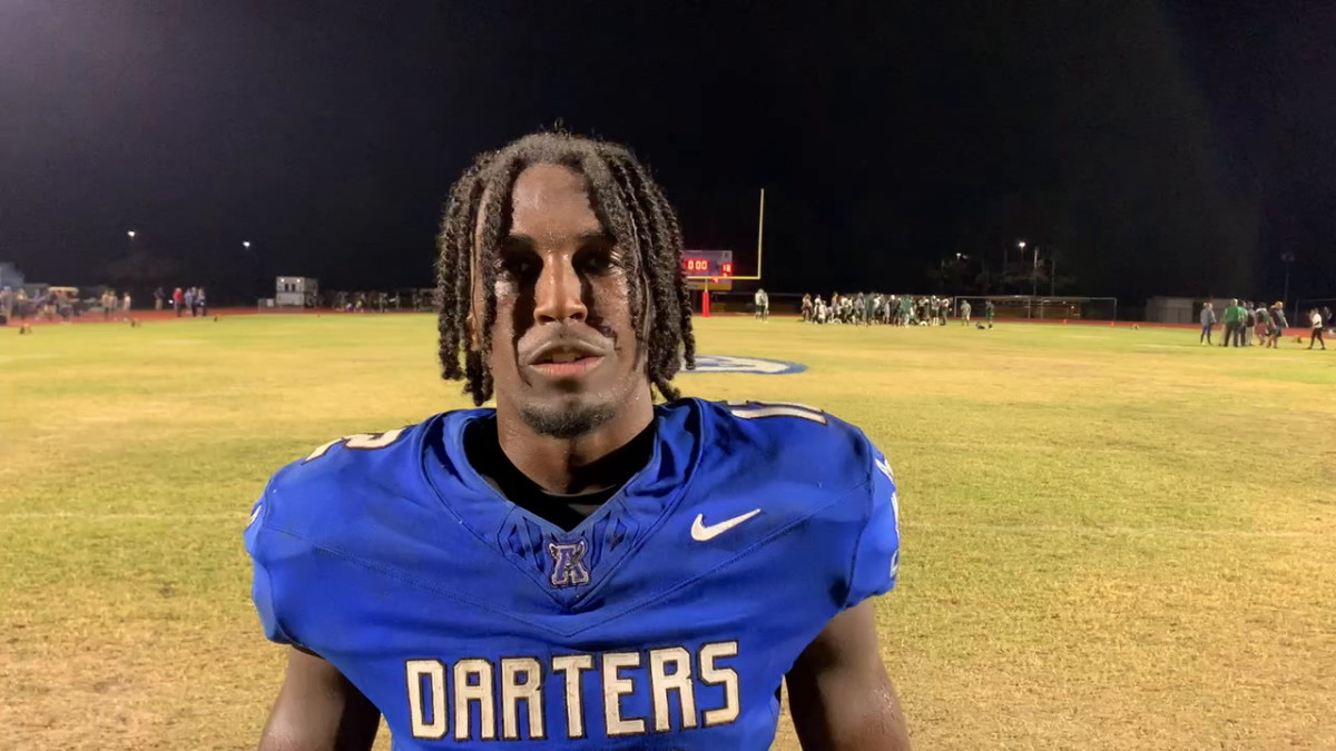 Apopka quarterback Tyson Davison scored on a 22-yard fourth quarter run to ignite a strong final quarter by the Blue Darters in their 22-13 playoff win over Evans.