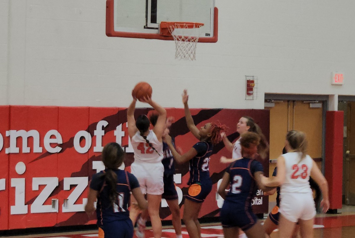 Wadsworth's Lyla Wilson goes up for a shot in a win over Ellet on November 22, 2023. Photo credit: Ryan Isley, SBLive Sports 