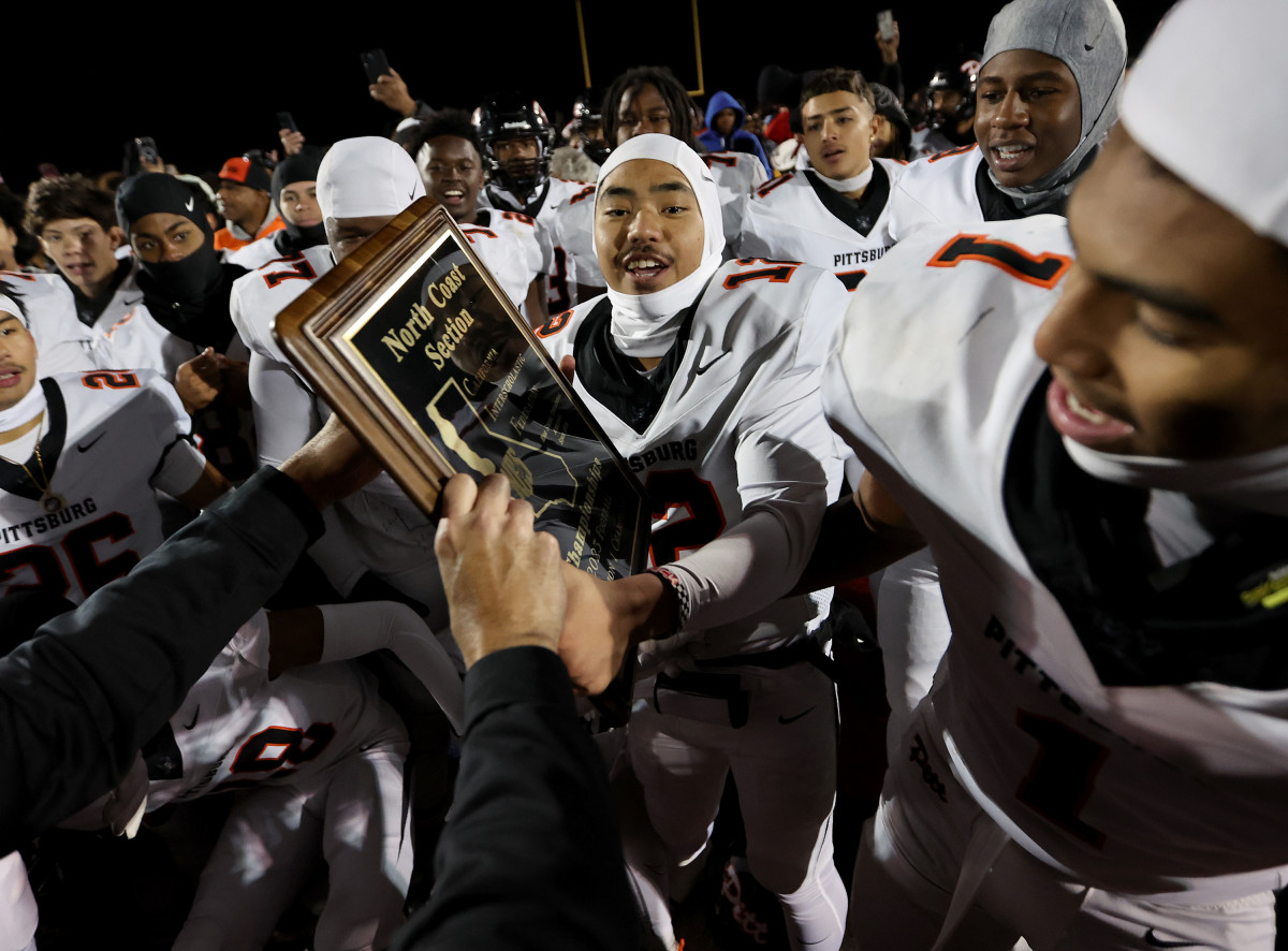 Pittsburg 37, San Ramon Valley 21 NCS D1 title by Dennis Lee 11-24-2023112420237 (3)