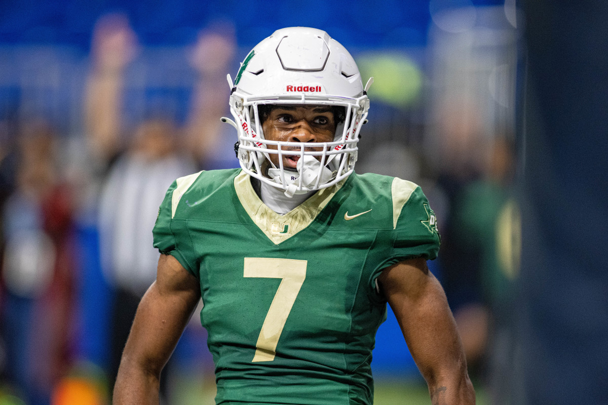 DeSoto receiver Antonio Pride Jr. caught three of DJ Bailey's four TD passes in a lopsided regional semifinal win over Willis on Friday night at the Alamodome. 