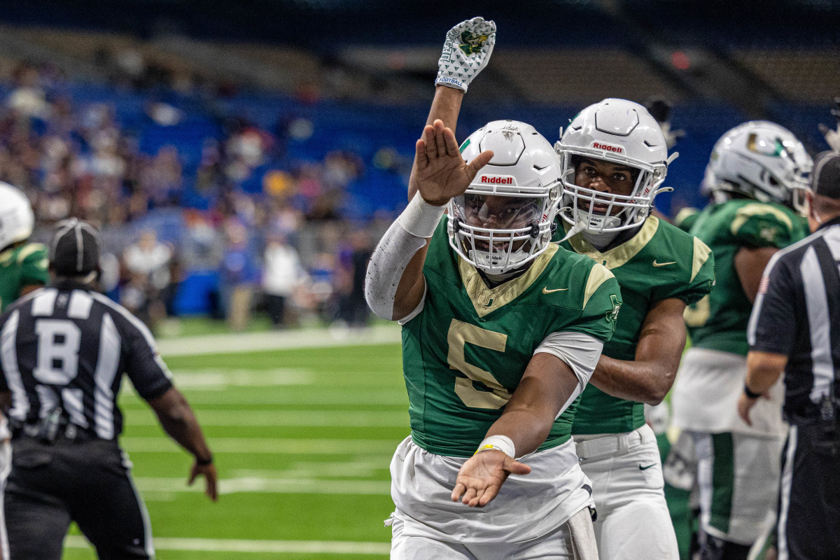 DeSoto QB Darius Bailey does the Gator Chomp while celebrating a play in a 6A Division II blowout of DJ Lagway (Florida), Willis.