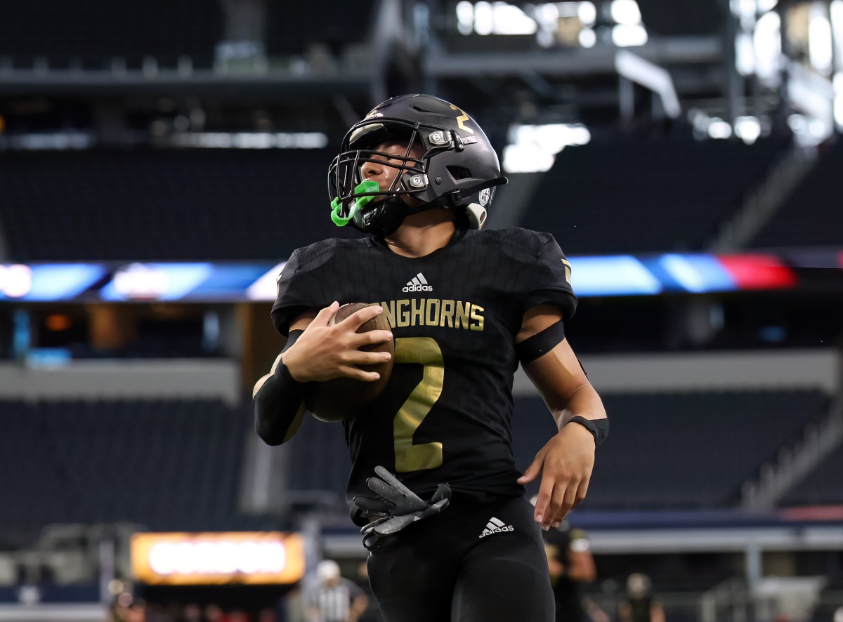 Gordon sophomore Riley Reed scores one of his three first half TDs in the 2023 Class 1A Division I (6-man) title on Wednesday at AT&T Stadium.