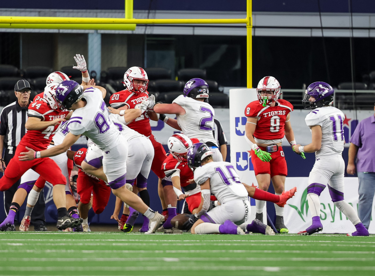 Benjamin vs Oglesby UIL 1-A Six-Man Division 2 Final December 13, 2023 Photo-Tommy Hays70