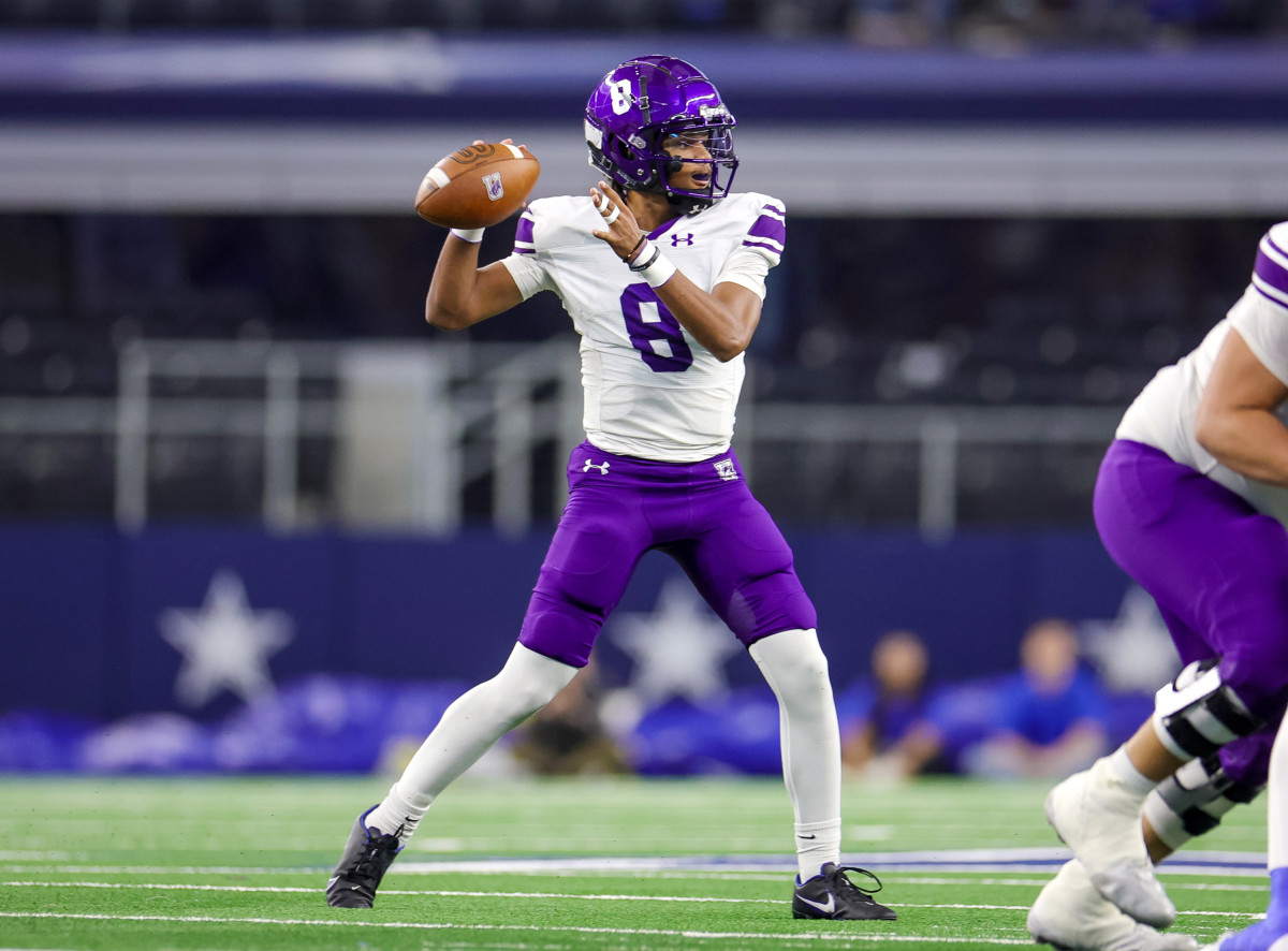 QB Connor Bailey gets ready to release a pass during the 5A Division II state championship win on Friday at AT&T Stadium.