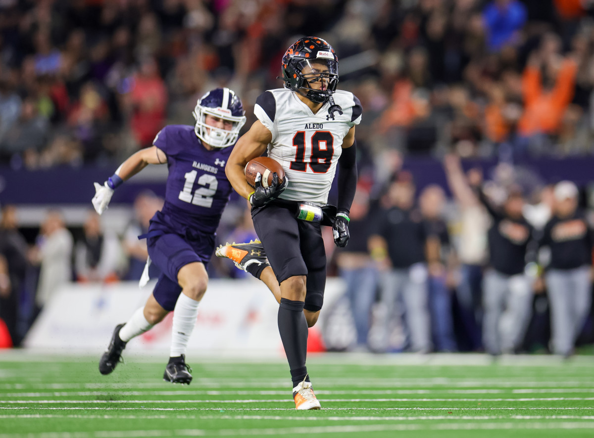Sophomore receiver Kaydon Finley finds daylight to help Aledo rattle off 24 unanswered points in the first half against Smithson Valley in the UIL 5A Division I state championship on Friday at AT&T Stadium.