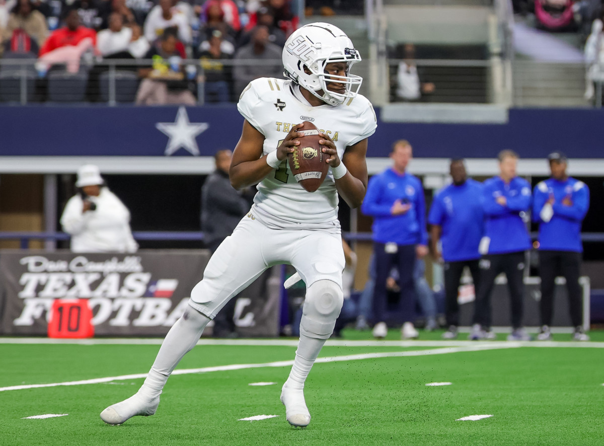South Oak Cliff QB William Little drops back in the pocket during the 5A Division II state championship game against Port Neches-Groves on Saturday at AT&T Stadium.