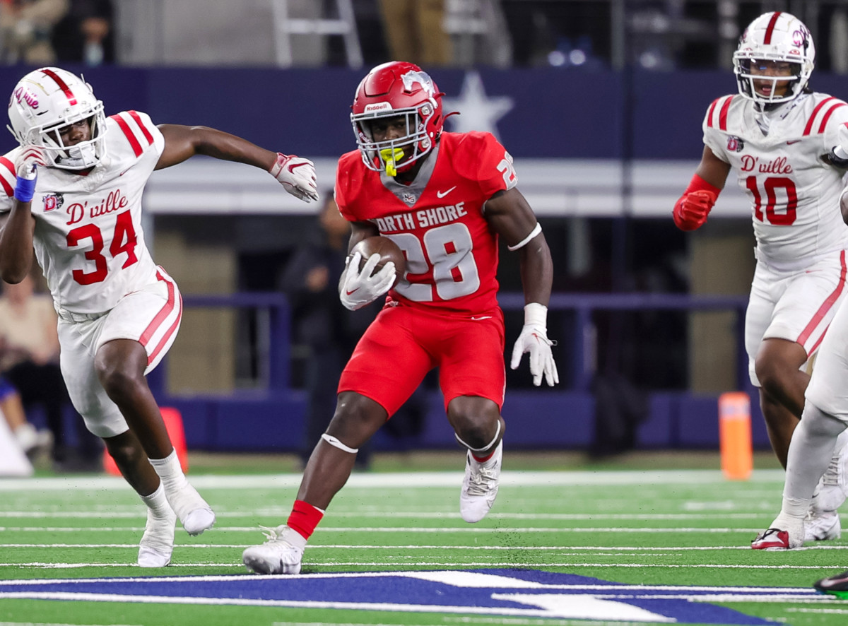 North Shore running back D'Andre Hardeman Jr. take a carry during the 6A Division I state title against Duncanville on Saturday.