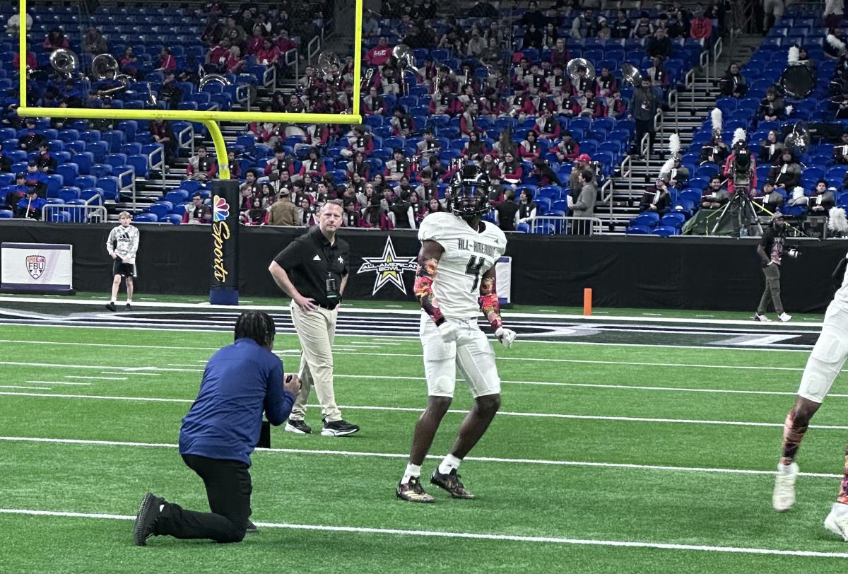 Ohio State commit Jeremiah Smith, the nation's No. 1 prospect in 2024, warms up pregame.