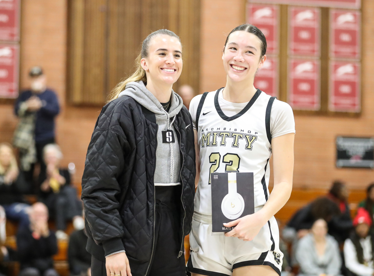 Belle Bramer (Archbishop Mitty #23) poses with Sabrina Ionescu at the SI20 Showcase